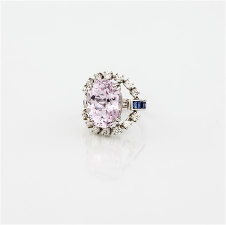 Anello in oro bianco con kunzite ct 11,50 zaffiri blu taglio princess, ct...