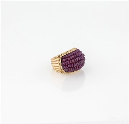 Anello in oro giallo 9 Kt con pavè in rubini g 11,80