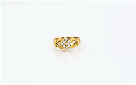 Anello in oro giallo con trapezio a pavè di brillanti g 4,70