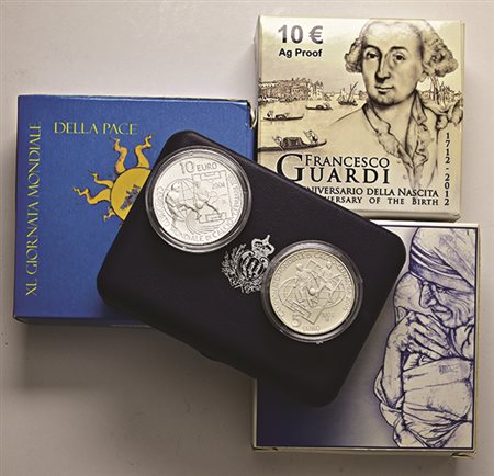 Cinque monete commemorative Proof in 4 astucci: Vaticano, 10 e 5 euro 2007 di...