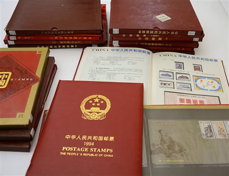 [CINA] 1990/2000 Lotto formato da 16 album annuali di francobolli, uno dei...