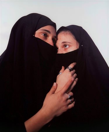 Andres Serrano (1950), Sisters, 1996 cibachrome, cm 150x120 firmato,...