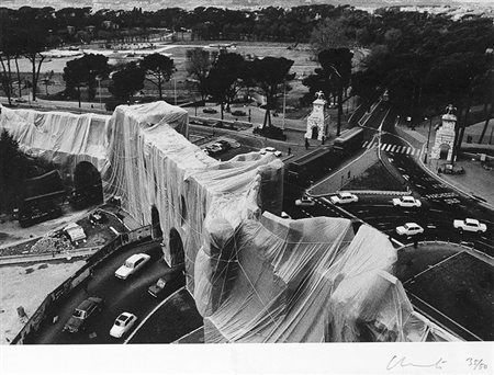 CHRISTO (1935) Wrapped Roman Wall, Via Veneto e Villa Borghese, 1973...