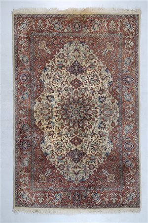 AGRA India.Tappeto annodato a mano di vecchia lavorazione. . Cm 190,00 x 290,00.