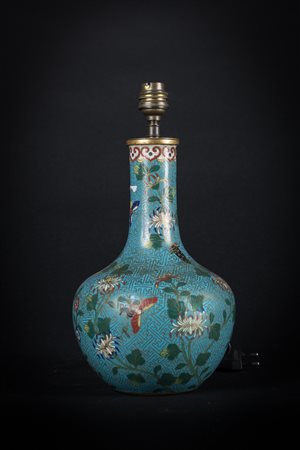 Arte Cinese Vaso cloisonné montato a lampada Cina, dinastia Qing, inizi XIX...