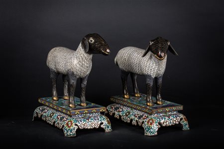 Arte Cinese Coppia di pecore cloisonné Cina, dinastia Qing, inizi XX secolo ....