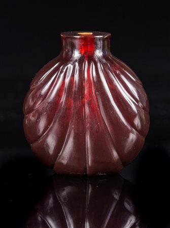 Arte Cinese Tabacchiera in vetro viola a forma di conchiglia Cina, XIX - XX...