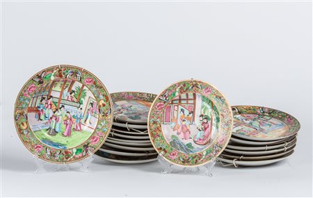 Arte Cinese Servizio di 18 piatti in porcellana Canton Cina, XIX secolo . -....