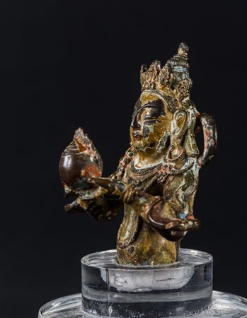 Arte Himalayana Busto in bronzo ritraente una figura celeste Nepal, periodo...