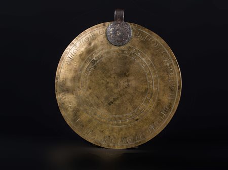 Arte Himalayana Specchio melong in bronzo Tibet, XVI secolo . -. Cm 17,00....