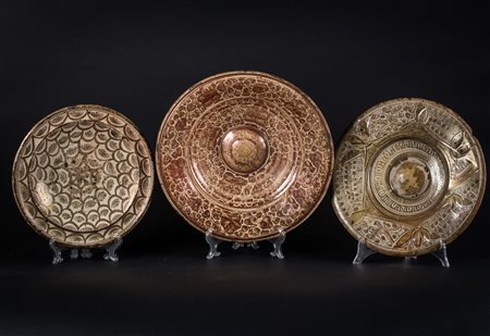 Arte Islamica Lotto di tre piatti ispano moreschi dipinti a lustro Spagna,...
