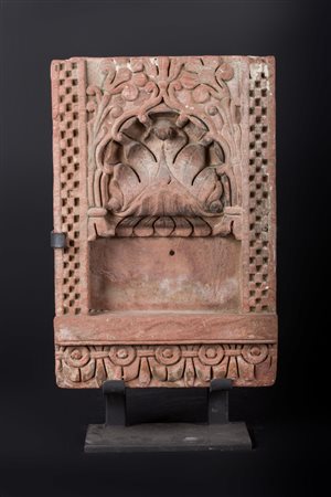 Arte Indiana Nicchia templare in arenaria rosa India Mughal, XVIII secolo ....
