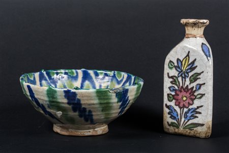 Arte Islamica Lotto di due ceramiche, una bottiglia ed una ciotola Iran, XIX...