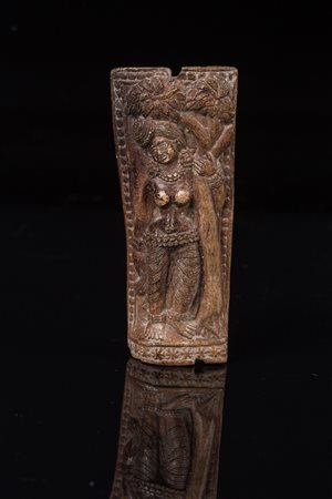 Arte Indiana Piccolo frammento in osso intagliato in stile Chandraketugarh...
