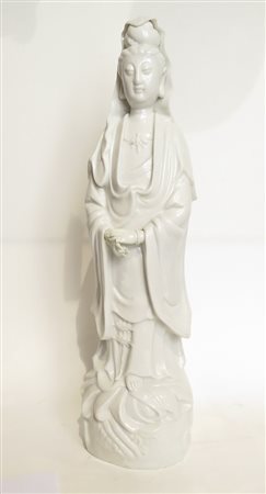 GUANYIN, Guanyin in porcellana Blanc de Chine Cina XIX sec. h. cm 45 (difetti)