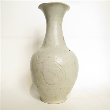 VASO, Vaso a balaustro in ceramica "graffiata" Cina XVIII sec. h. cm 27...