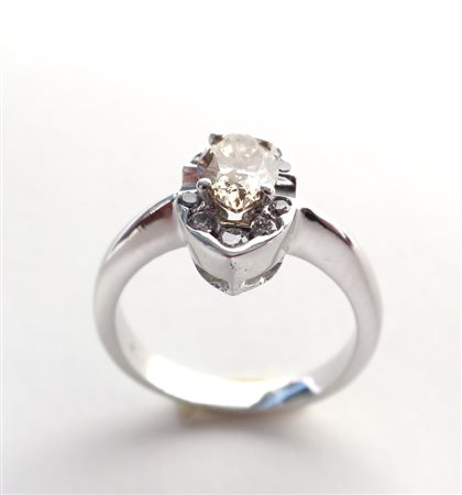 ANELLO, Anello oro bianco 18 KT diamanti bianchi ct 0,50 diamante fancy...