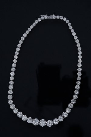 [Nessun Autore] Collana in oro bianco gr 47.80 con diamanti per circa cts 25....