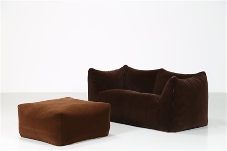 BELLINI MARIO (n. 1935) Divano con pouf in tessuto originale, mod. le...