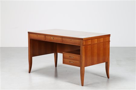 GIO PONTI - EMLIO LANCIA Scrivania in noce e dettagli in ottone con piano in...