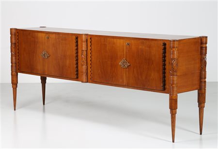 COLLI PIER LUIGI (1895 - 1968) Credenza in rovere con dettagli in ottone,...