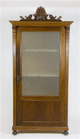 Armadio in legno con anta a vetro. cm. 185x91x46.