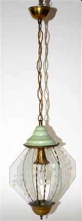 Lampadarietto in ottone con vetro inciso a fiori. Anni 40 ca. (h cm 47)...