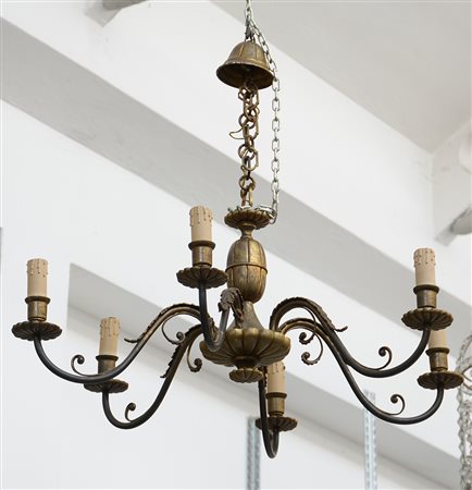 Lampadario a sei luci con struttura in bronzo (d cm 84)(difetti e mancanze)