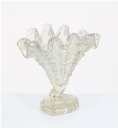 BAROVIER ERCOLE (1889 - 1974) Vaso cornucopia in vetro irridescente...
