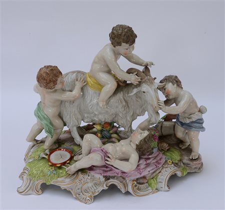 Gruppo in porcellana policroma raffigurante putti con caprone (cm 35x40)...