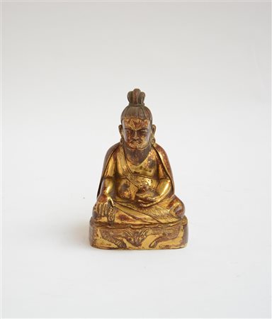 Scultura in metalo dorato raffigurante Buddha seduto (h 15,5 cm)