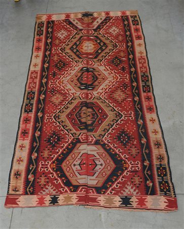 [Tappeti] Tappeto Kilim Aydin, Anatolia, prima metà sec. XX. Tessuto in due...