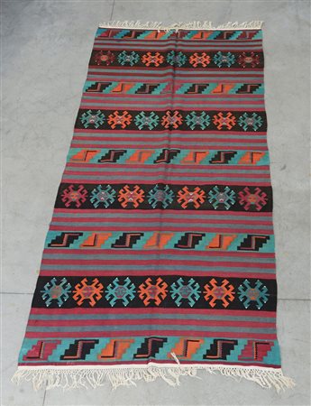 [Tappeti] Tappeto Kilim, Yugoslavia, sec. XX. Disegno geometrico nei toni...