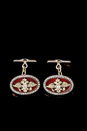 Gemelli in oro 14K, diamanti e smalto traslucido rosso, di forma ovale con...