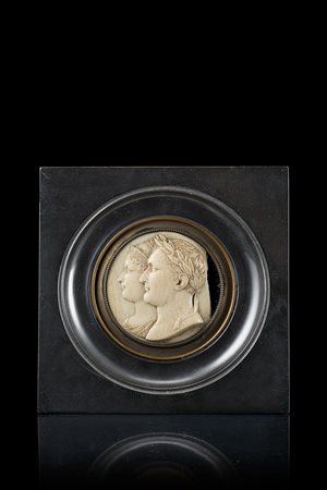 Medaglione in avorio intagliato raffigurante Napoleone Primo Imperatore e...
