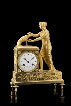 LE ROY H. - DE MADAME A PARIS Pendola in bronzo dorato sormontata da figura...