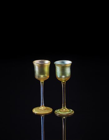 Louis Comfort Tiffany (New York 1848 - New York 1933)Due bicchieri a gambo...