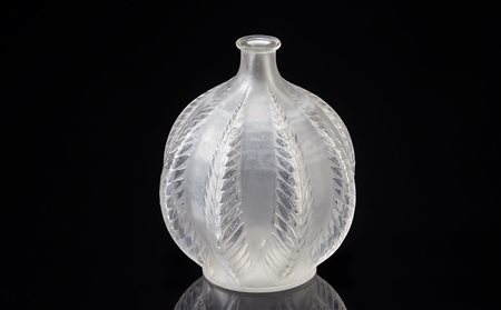 René Lalique (1860 - 1945)Vaso modello "Malines" detto anche "Feuilles...