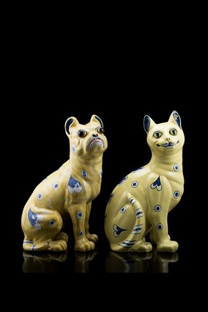 Lotto di due sculture di ceramica smaltata raffiguranti rispettivamente un...