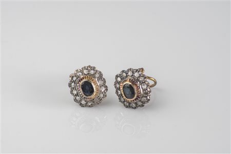 Orecchini vintage in oro e argento, gr 9.60. Zaffiri e rosette diamanti. . ....