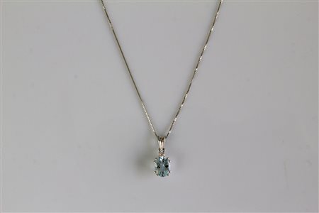 Collana in oro bianco 18kt, gr 3.50. Diamanti cts 0.07. Acquamarina taglio...