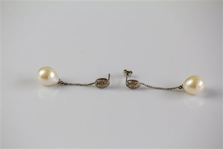 Orecchini in oro bianco 18kt e perle australiane 11mm. . . [Nessun Autore]...