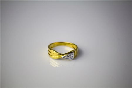 Anello in oro giallo 18kt, gr 3.30, con brillanti cts 0.07. . . [Nessun...