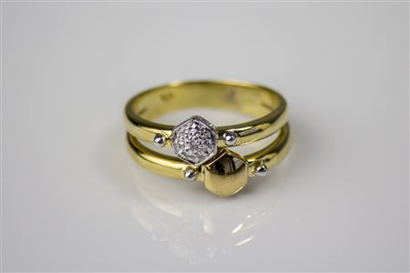 Anello in oro giallo 18kt, gr 5.30. Diamanti cts 0.07. . . [Nessun Autore]...