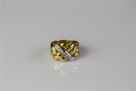 Anello in oro giallo e bianco 18kt, gr 8.80, con diamanti ouit ouit cts 0.10....