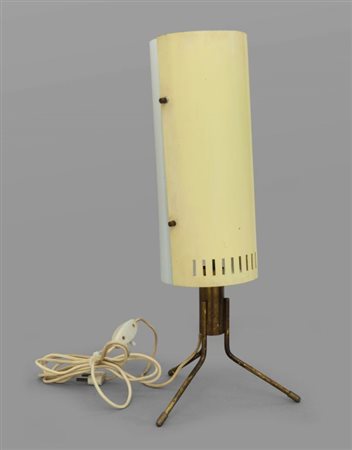 STILNOVO Una lampada da tavolo, anni '50. Ottone, alluminio laccato, perspex....