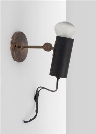 STILNOVO Una lampada a parete "SP 15", circa 1960. Ottone, alluminio laccato....