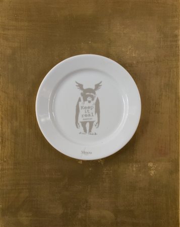 BANKSY, Keep it real (One white plate), Piatto in ceramica, Ø cm. 21 Firma...