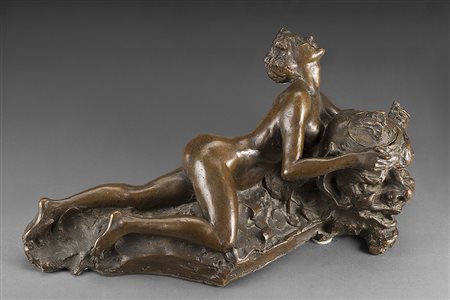 Firma indecifrata "Nudo femminile con satiro" scultura - calamaio in bronzo...