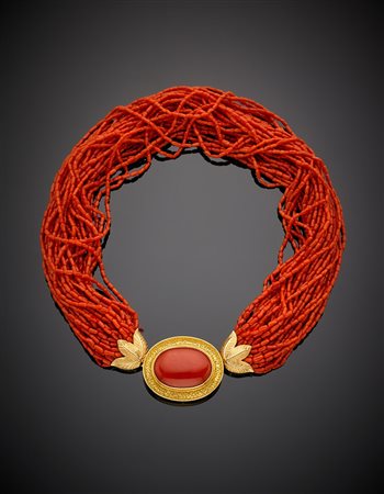 Collana multifili in corallo rosso, chiusura in oro giallo e corallo, g...